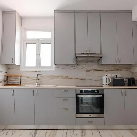 Modern 2-bedroom Near Salt Apartament