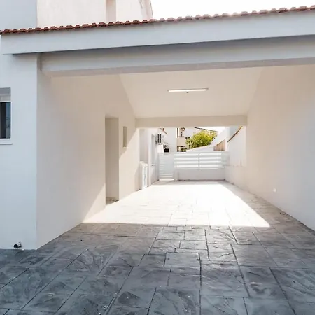 Modern 2-bedroom Near Salt 公寓 拉纳卡