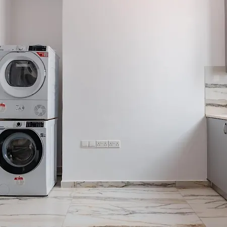 Modern 2-bedroom Near Salt Apartament
